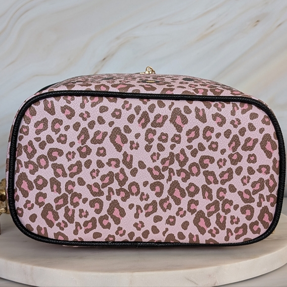 NWOT Sanrio Hello Kitty Travel Cosmetics Organizer Bag - Picture 7 of 11